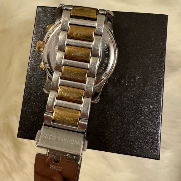 Michael Kors oversized runway watch two toned - Picture 5 of 9